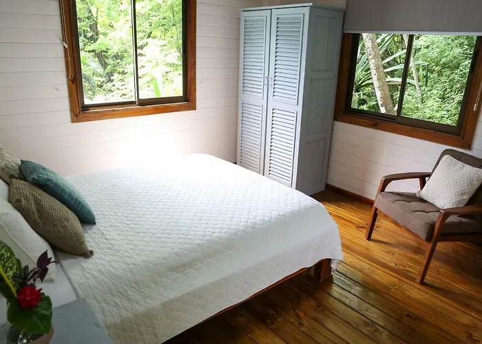 Moana Lodge