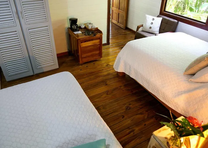 Moana Lodge